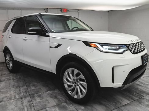 Used 2025 Land Rover Discovery S AWD/4WD image 3