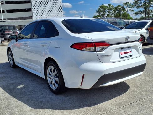 Used 2022 Toyota Corolla LE image 3