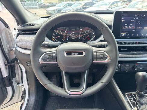 Used 2025 Jeep Compass Latitude AWD/4WD image 22