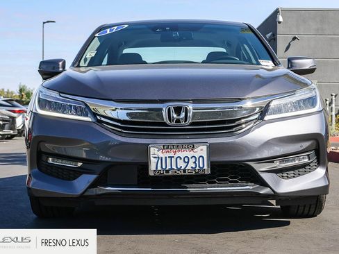 Used 2017 Honda Accord Touring image 2