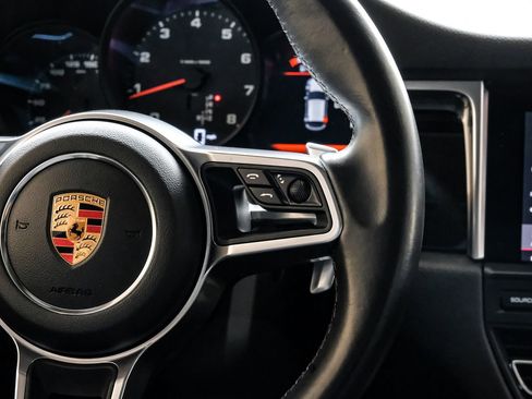 Used 2020 Porsche Macan AWD/4WD image 18