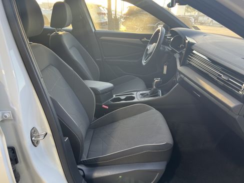 Certified 2025 Volkswagen Jetta Sport FWD image 26