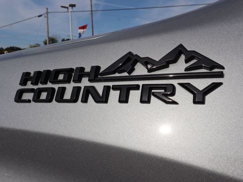 Used 2024 Chevrolet Silverado 1500 High Country w/ High Country Premium Package AWD/4WD image 4