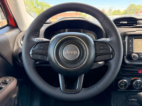 Used 2017 Jeep Renegade Altitude FWD image 14