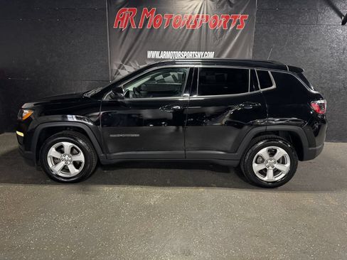 Used 2019 Jeep Compass Latitude w/ Cold Weather Group AWD/4WD image 2