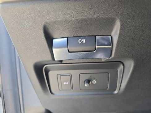 Used 2023 Land Rover Discovery Sport S image 26