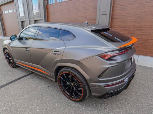Used 2022 Lamborghini Urus AWD/4WD image 30