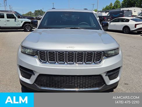 Used 2025 Jeep Grand Cherokee Laredo w/ Luxury Tech Group I AWD/4WD image 2