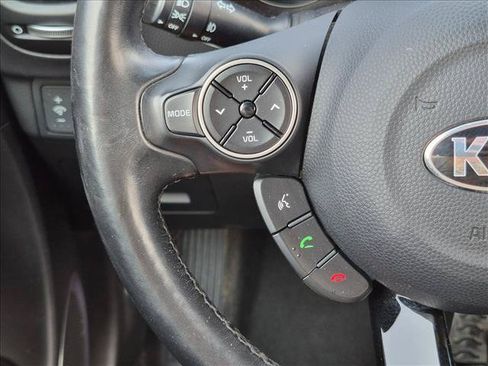Used 2015 Kia Soul ! w/ Sun & Sound Package FWD image 12