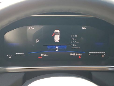 Certified 2025 Volkswagen Taos SE image 27