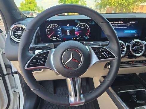 Certified 2025 Mercedes-Benz GLB 250 image 18