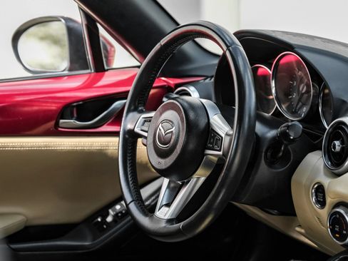 Used 2018 MAZDA MX-5 Miata RF Grand Touring RWD image 20