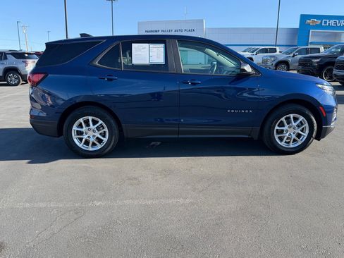Used 2023 Chevrolet Equinox LS w/ LS Convenience Package FWD image 2
