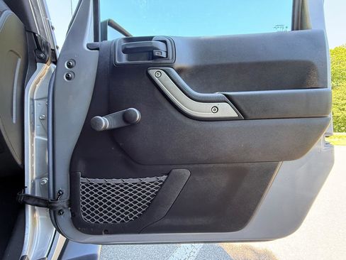 Used 2015 Jeep Wrangler Sport AWD/4WD image 19