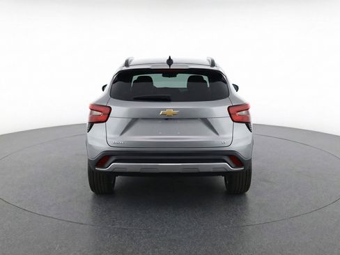 Used 2025 Chevrolet Trax LT w/ LT Convenience Package FWD image 7