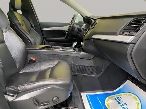 Used 2021 Volvo XC90 T5 Momentum w/ Climate Package image 25