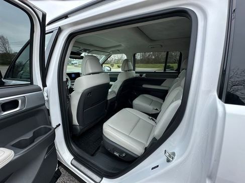 Used 2024 Hyundai Santa Fe Calligraphy image 19