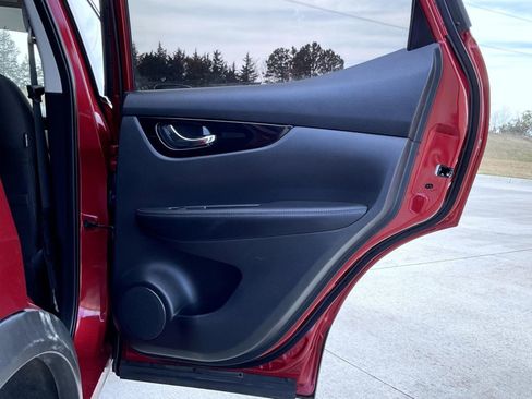 Used 2021 Nissan Rogue Sport SV image 18