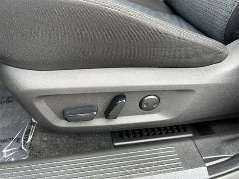 Certified 2023 Nissan Rogue SV image 25