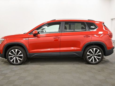 Used 2023 Volkswagen Taos SE w/ Panoramic Sunroof Package AWD/4WD image 4