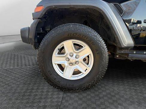 Used 2020 Jeep Gladiator Sport w/ Quick Order Package 24S image 23