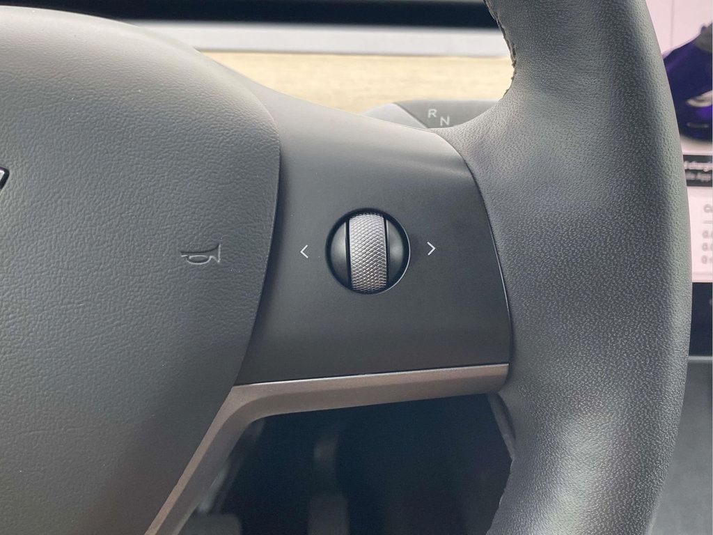 Used 2021 Tesla Model Y Long Range AWD/4WD image 21
