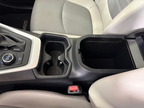 Used 2021 Toyota RAV4 XLE Premium AWD/4WD image 32