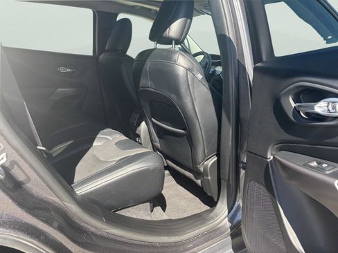 Certified 2022 Jeep Cherokee Limited image 12