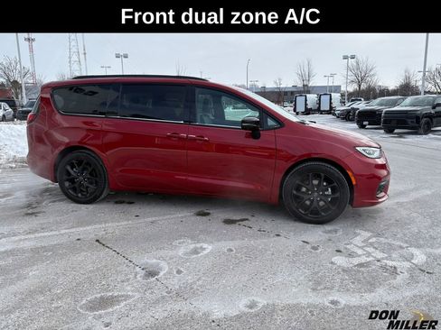 New 2026 Chrysler Pacifica Select image 4