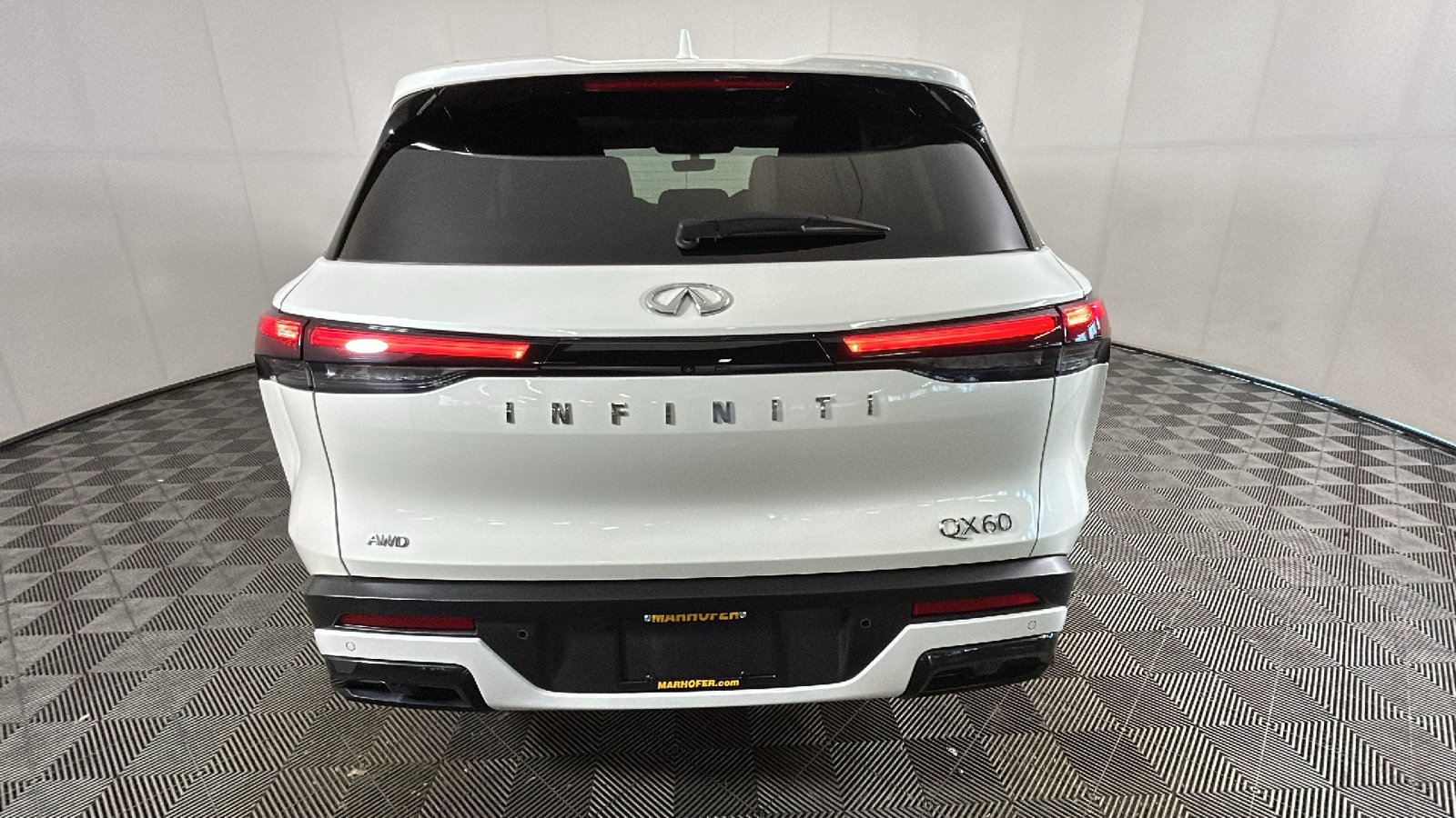 Used 2024 INFINITI QX60 Luxe AWD/4WD image 3