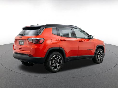 Used 2025 Jeep Compass Trailhawk AWD/4WD image 10