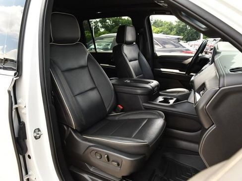 Used 2022 GMC Yukon XL SLT w/ SLT Premium Package AWD/4WD image 25