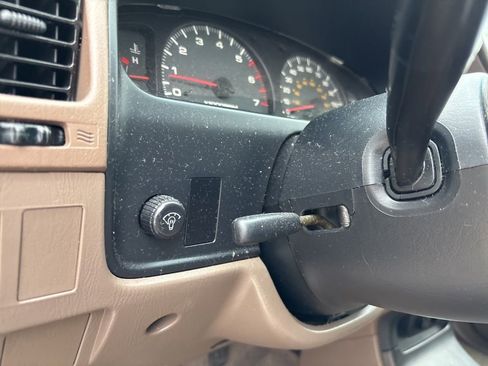 Used 2000 Toyota 4Runner SR5 image 10