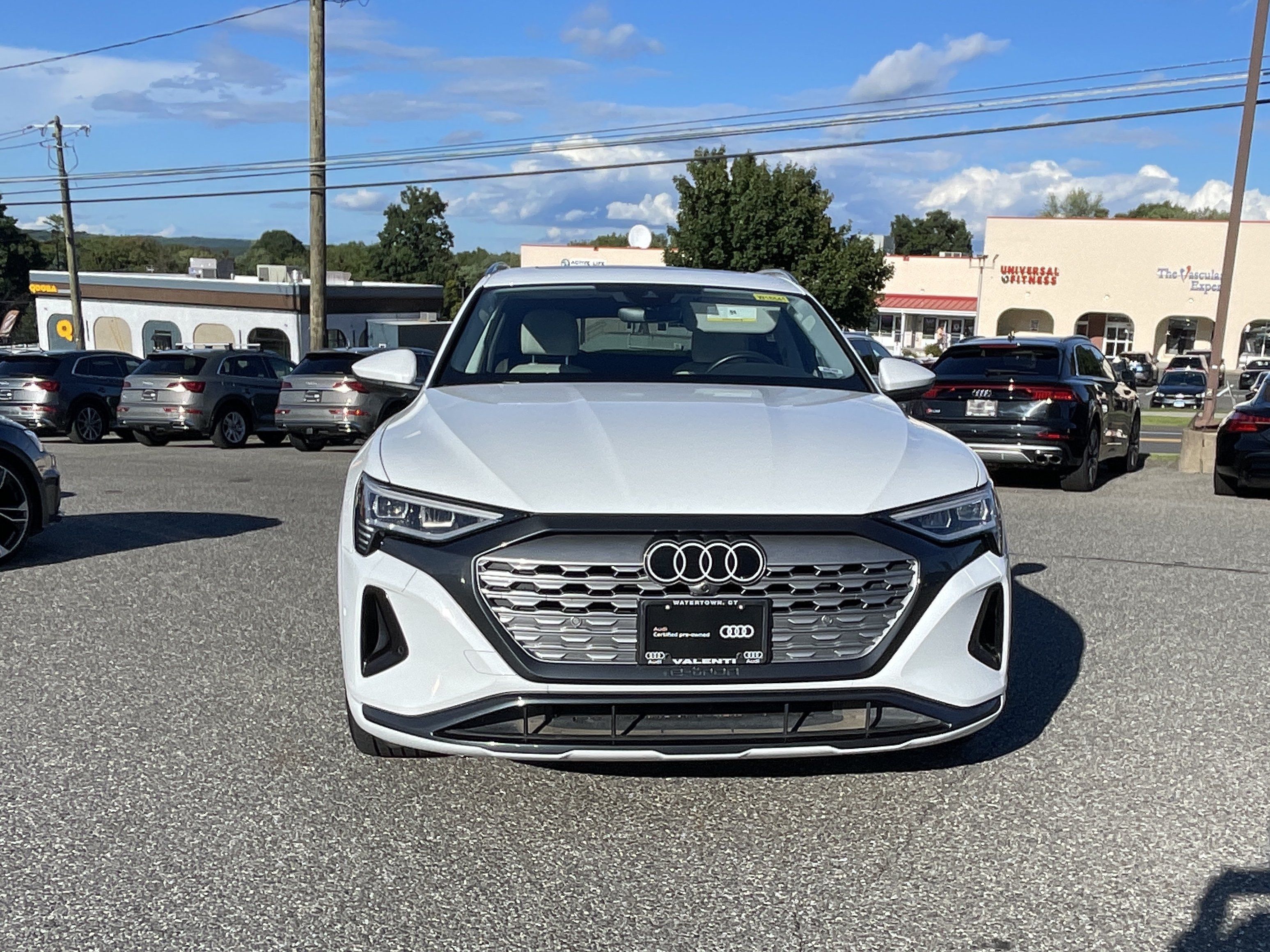 Certified 2024 Audi Q8 e-tron Premium Plus w/ Premium Plus Package AWD/4WD image 2