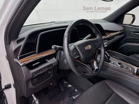 Used 2024 Cadillac Escalade Luxury image 11