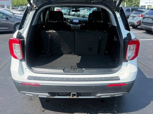 Used 2023 Ford Explorer XLT w/ Equipment Group 202A AWD/4WD image 17