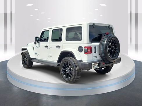 Used 2025 Jeep Wrangler Unlimited Sahara AWD/4WD image 4