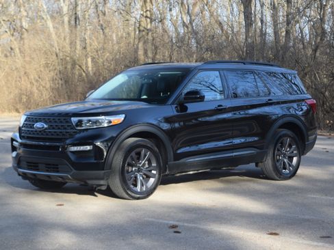 Used 2023 Ford Explorer XLT w/ Equipment Group 202A image 24