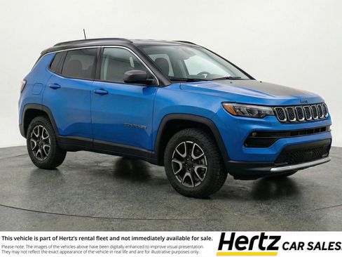Used 2025 Jeep Compass Trailhawk image 1