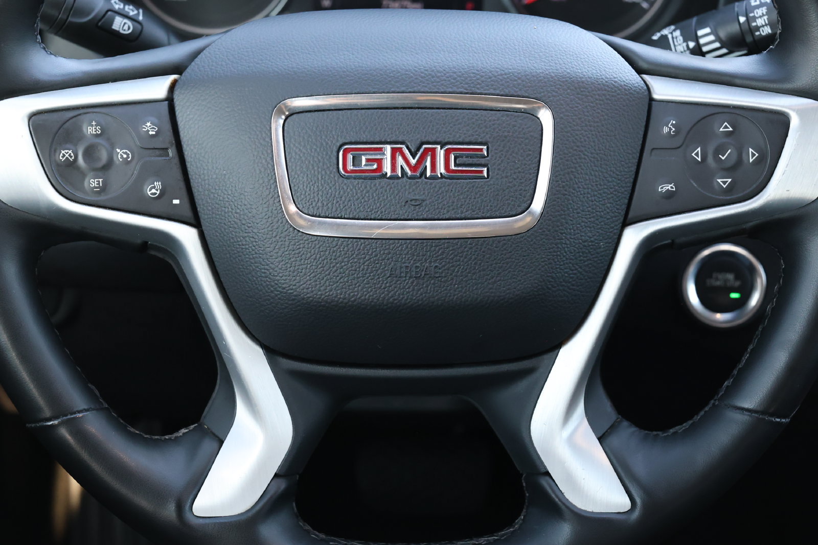 Used 2024 GMC Terrain SLT AWD/4WD image 17