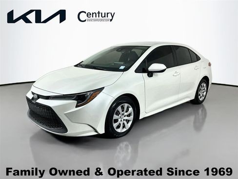 Used 2020 Toyota Corolla LE FWD image 1