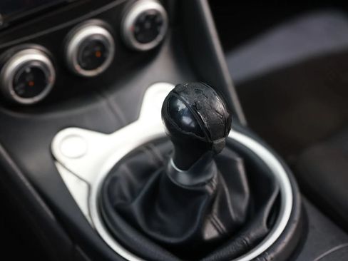 Used 2014 Nissan 370Z Coupe RWD image 32