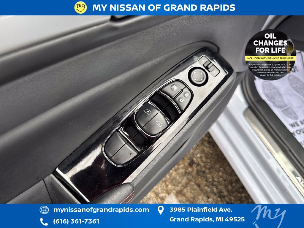 Used 2025 Nissan Altima 2.5 SR AWD/4WD image 12