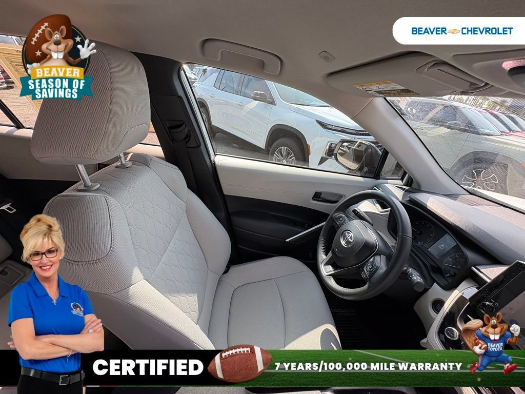 Used 2025 Toyota Corolla Cross LE FWD image 26
