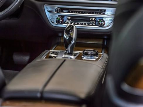 Used 2017 BMW 740i xDrive AWD/4WD image 36