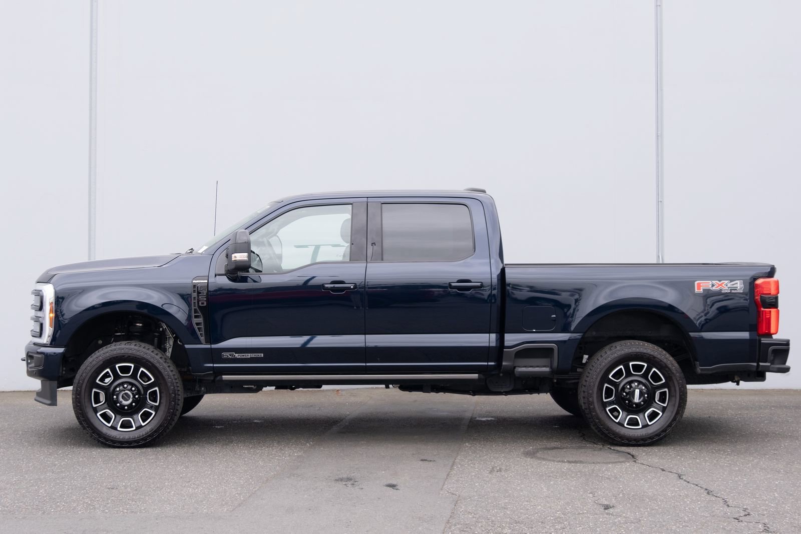 Used 2025 Ford F350 Platinum w/ FX4 Off-Road Package AWD/4WD image 29