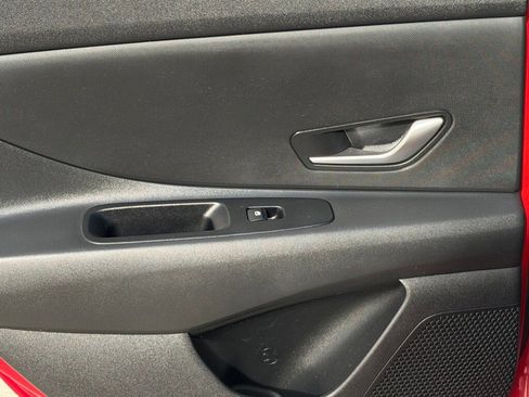 Certified 2023 Hyundai Elantra SE image 12