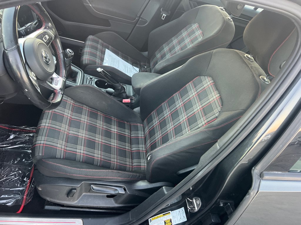 Used 2017 Volkswagen Golf 4-Door FWD image 11