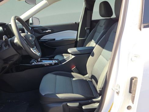 New 2025 Chevrolet Trax LT w/ LT Convenience Package image 14