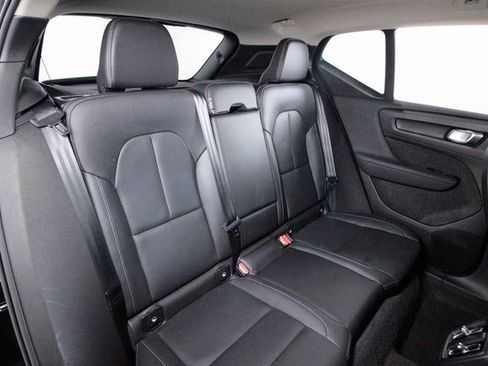 Certified 2025 Volvo XC40 B5 Plus image 24